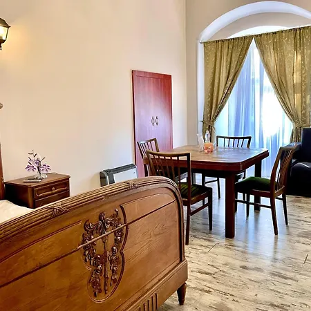 Dwor Gorny Otel